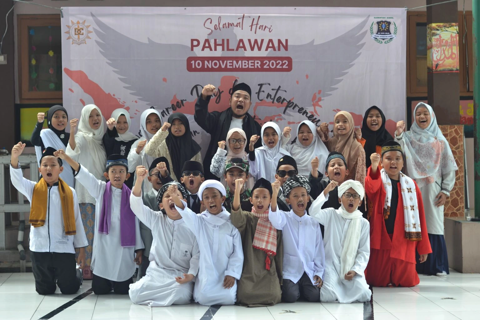 Memperingati hari pahlawan di SDS IT ASQ